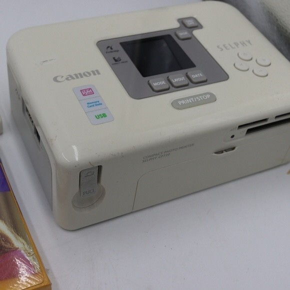 Canon Selphy Photo Printer with Instructions & Photo Paper - Picture 4 of 8